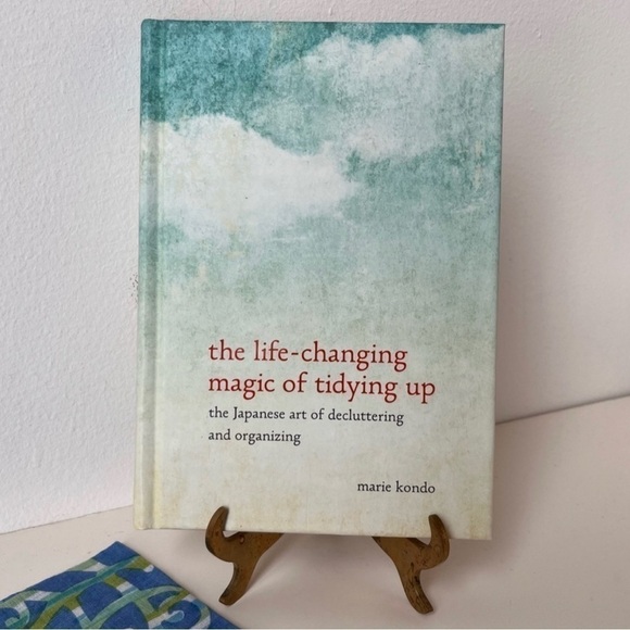 Book: The Life-Changing Magic of Tidying Up by Marie Kondo - Picture 9 of 14